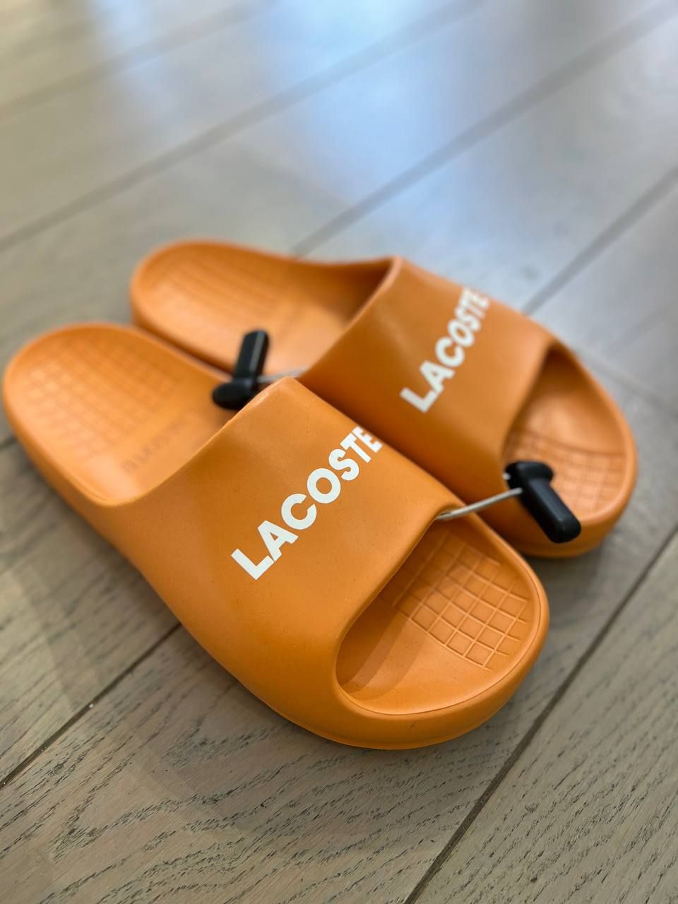 Женские шлепанцы Lacoste