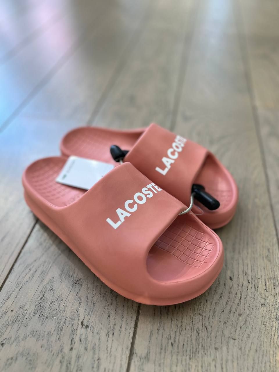 Женские шлепанцы Lacoste