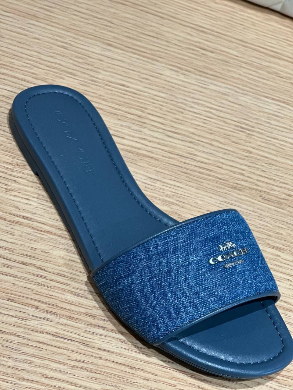 Шлепанцы Coach