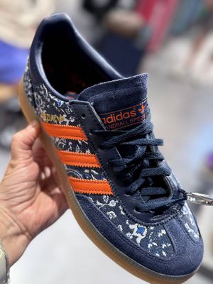Кроссовки Adidas