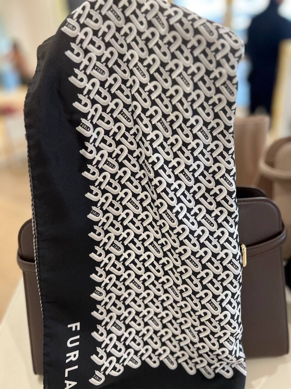 Платок Furla