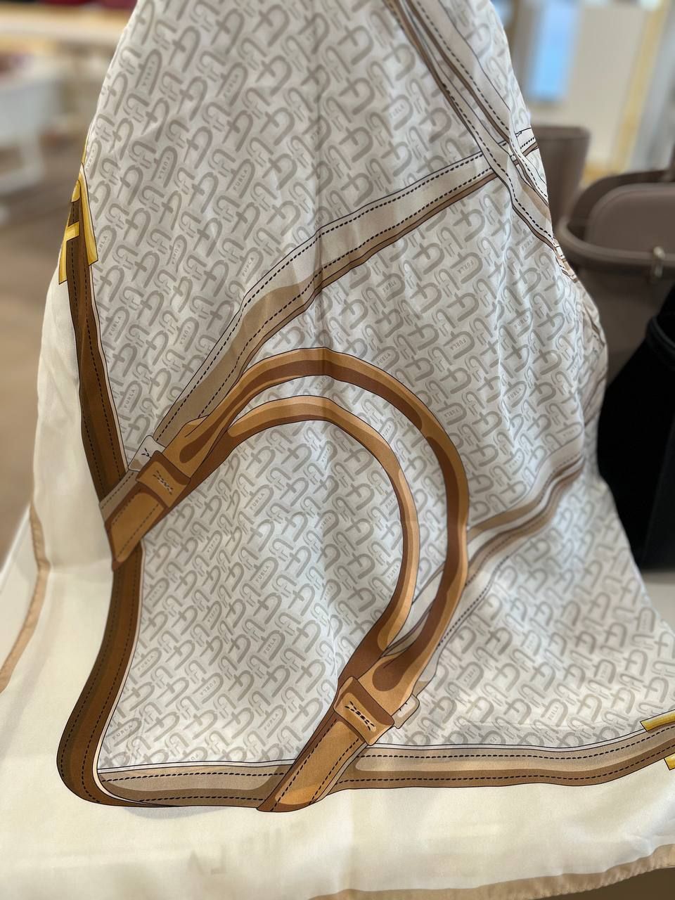 Платок Furla