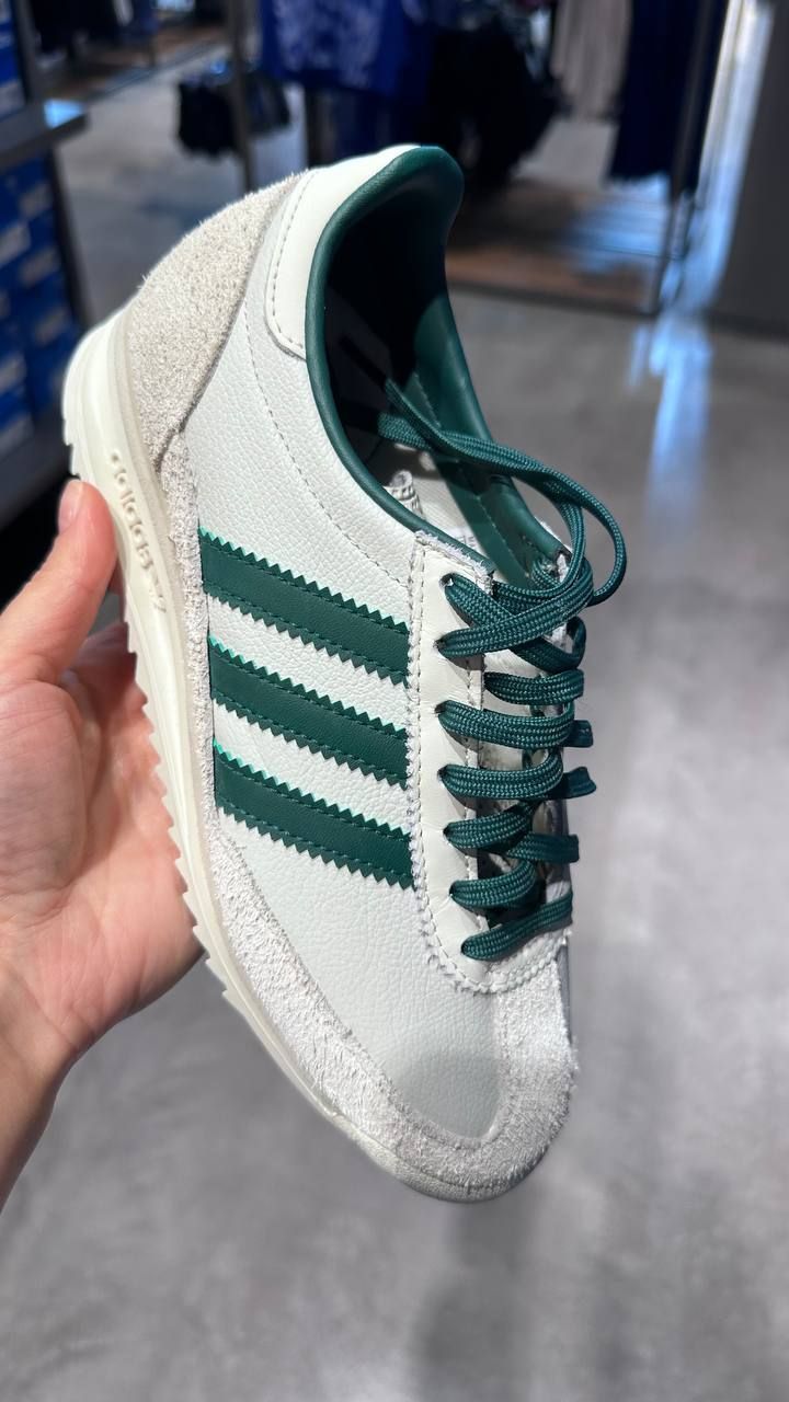 Кроссовки женские Adidas