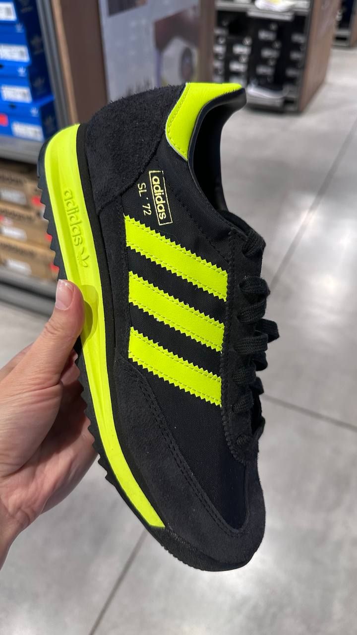Кроссовки женские Adidas