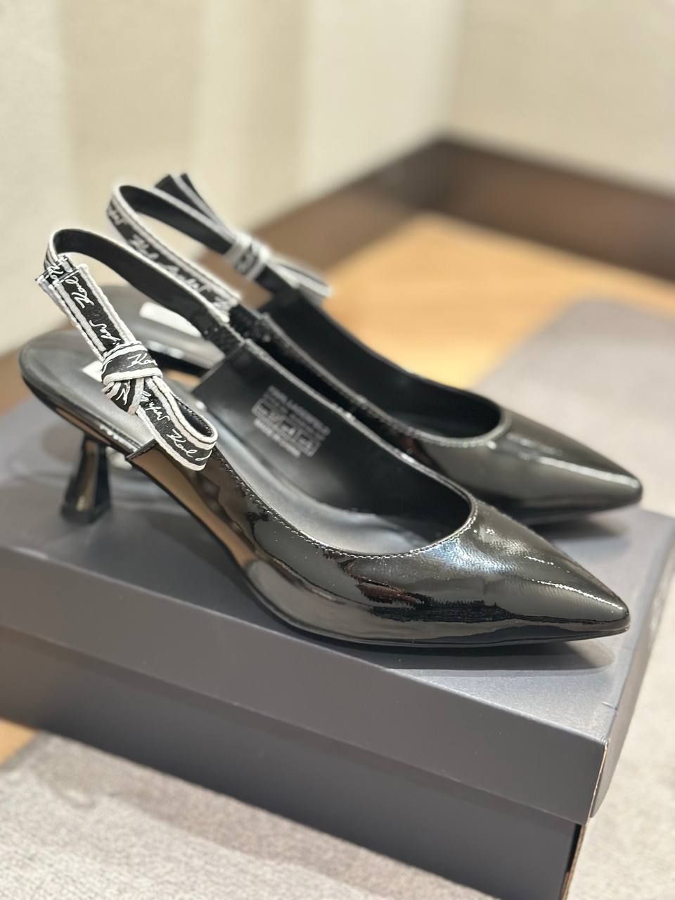 Слингбэки Karl Lagerfeld