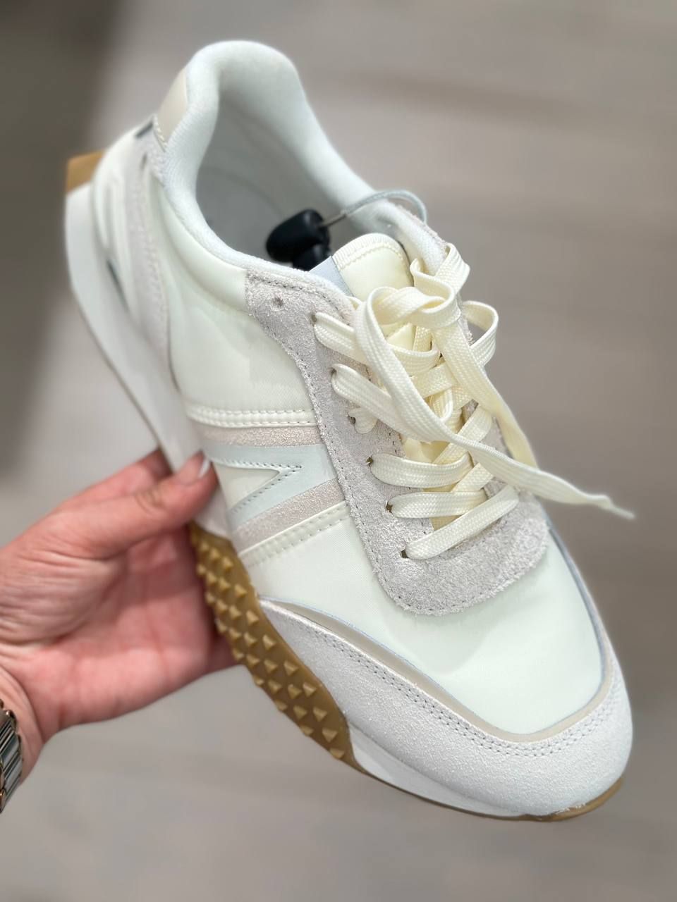 Женские кроссовки Lacoste