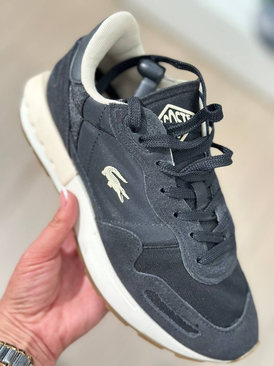 Женские кроссовки Lacoste