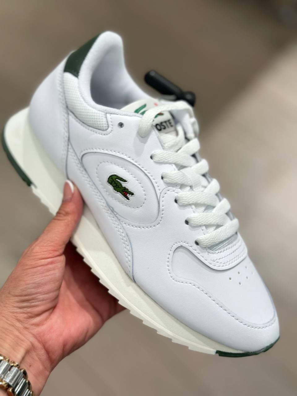 Женские кроссовки Lacoste
