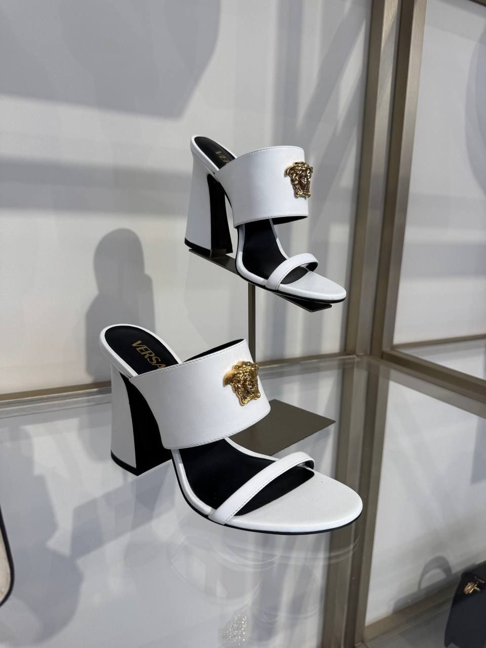 Босоножки Versace