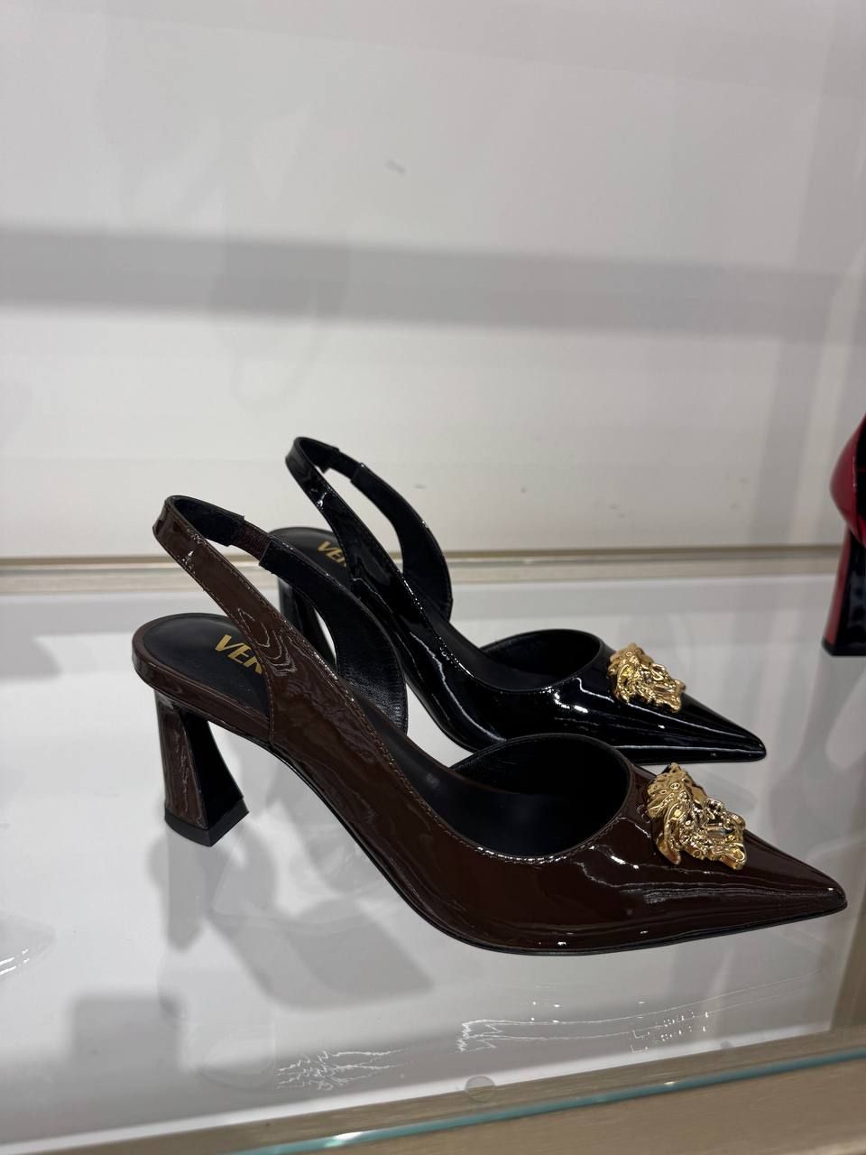 Слингбеэки Versace