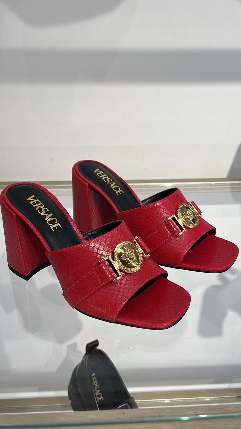 Босоножки Versace