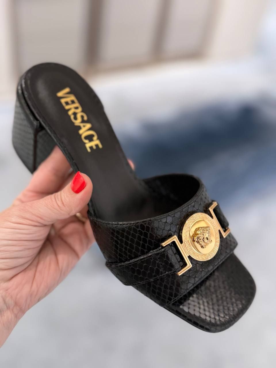 Босоножки Versace