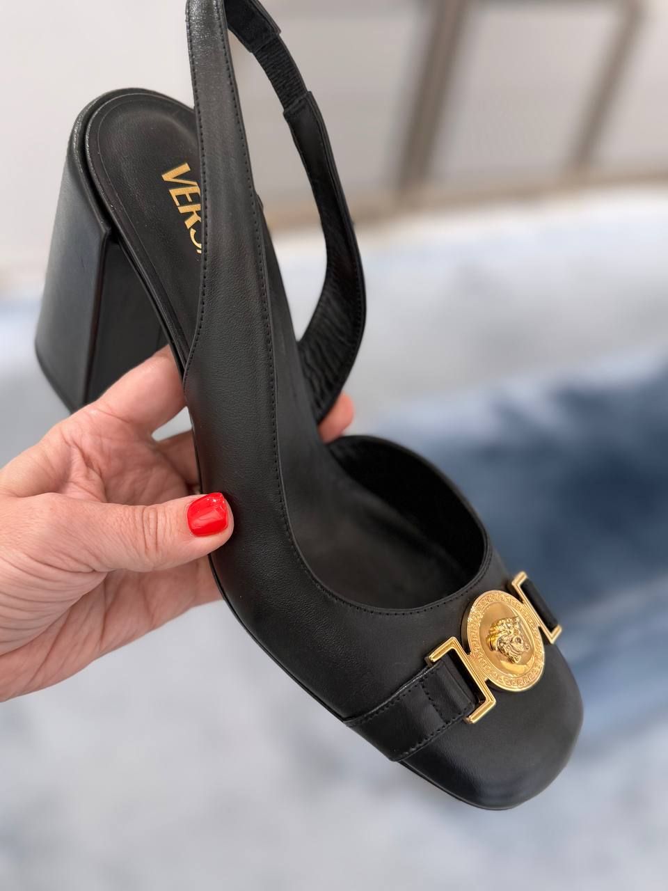 Слингбэки Versace