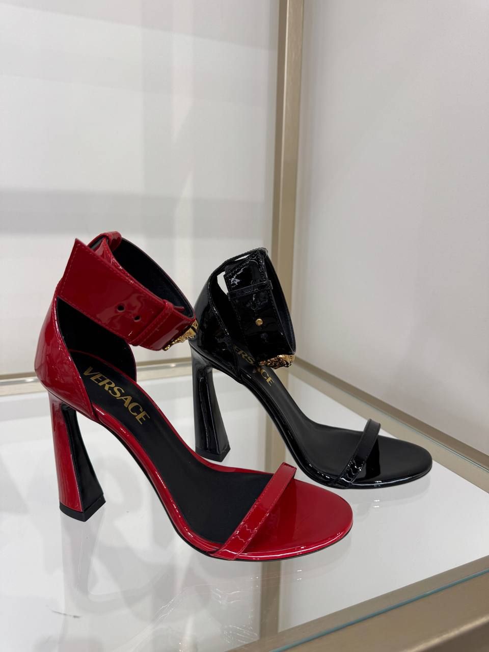 Босоножки Versace