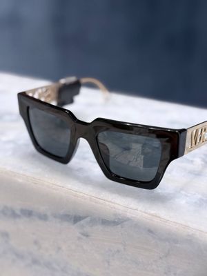 Солнцезащитные очки Versace VE4431F