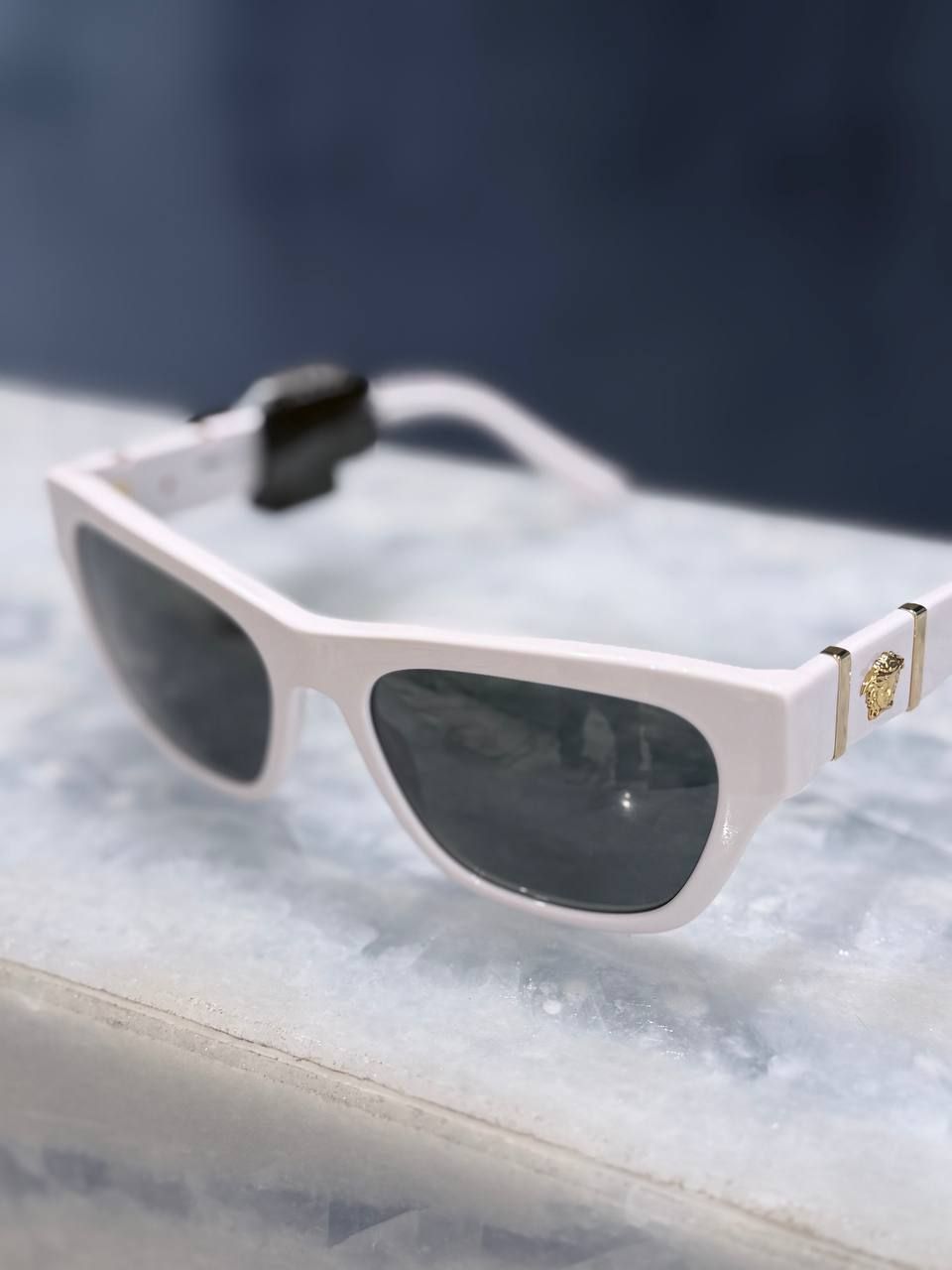 Солнцезащитные очки Versace VE4457