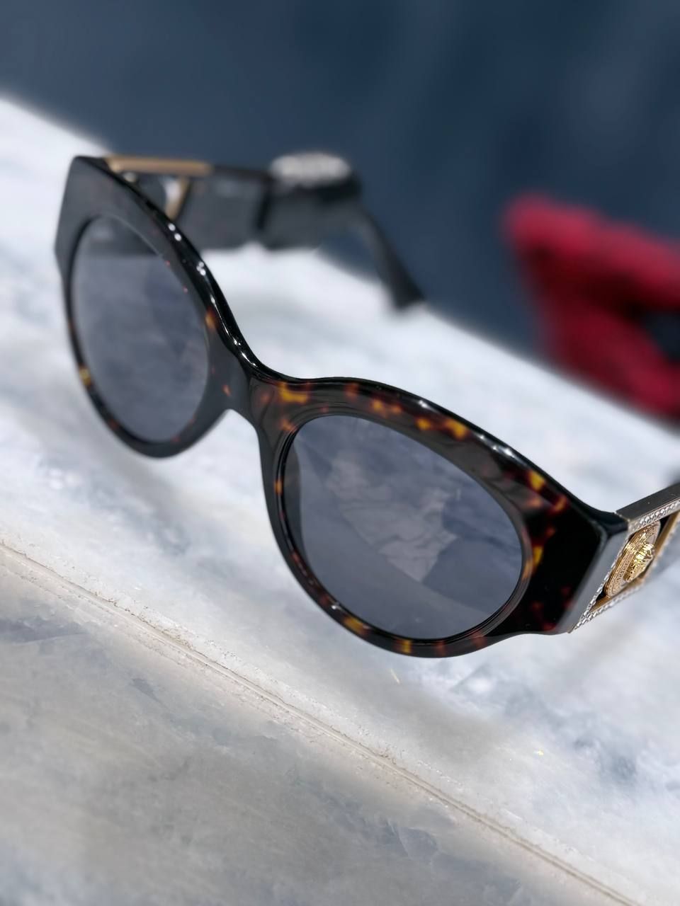 Солнцезащитные очки Versace VE4438B