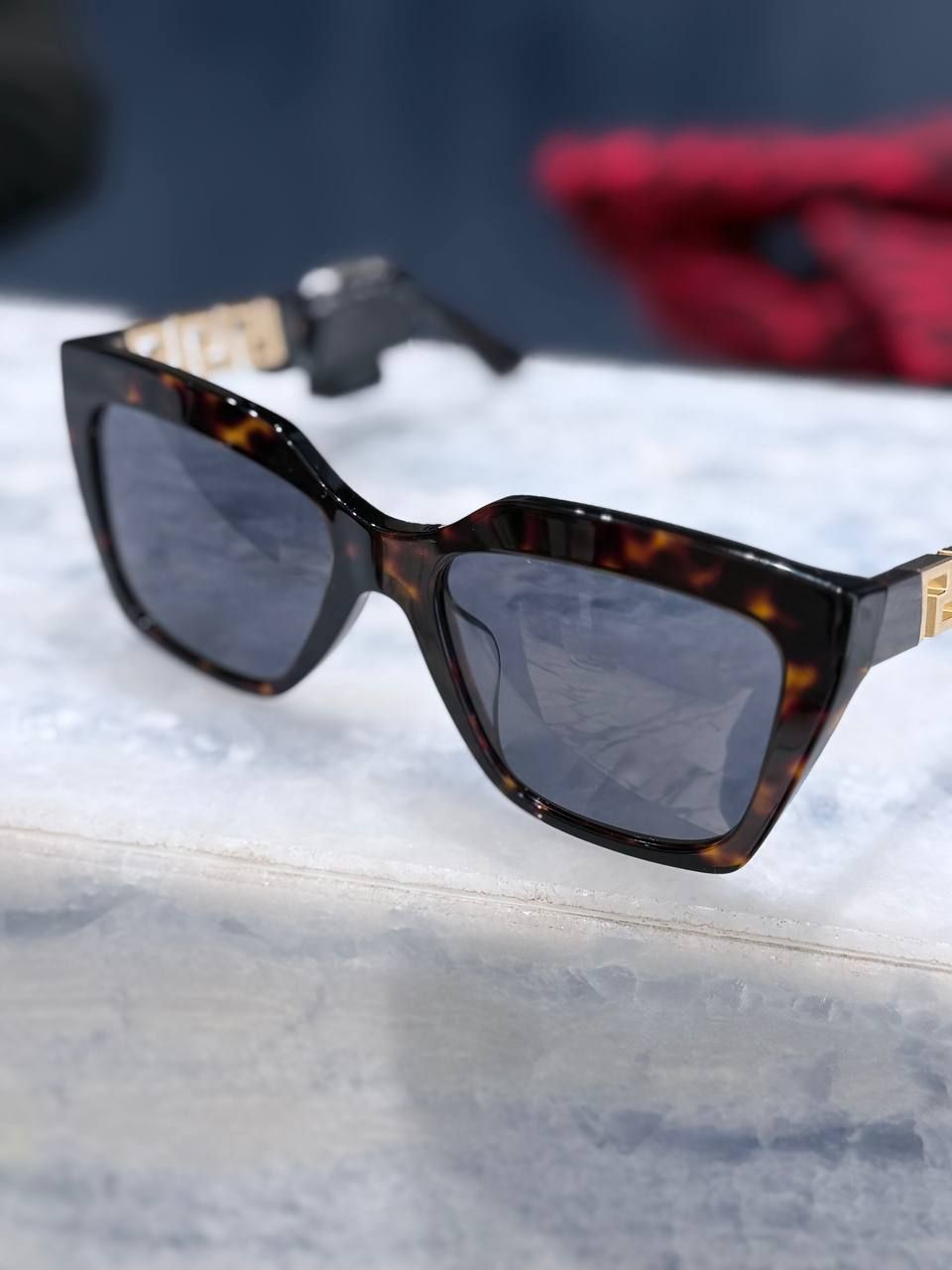 Солнцезащитные очки Versace VE4418F