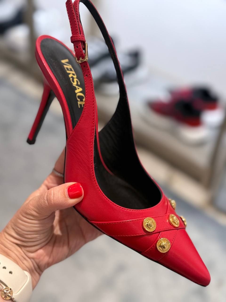 Слингбэки Versace