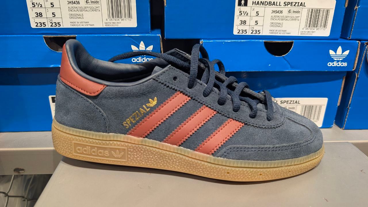 Кроссовки женские Adidas