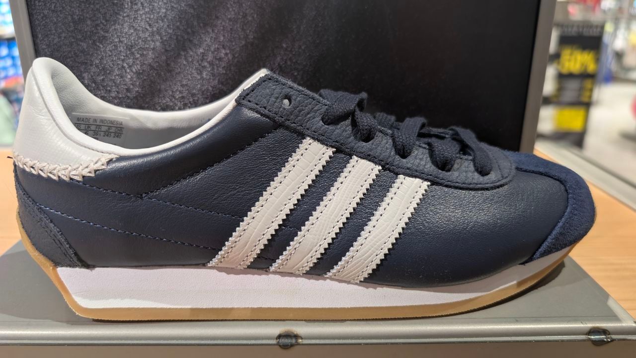 Кроссовки женские Adidas