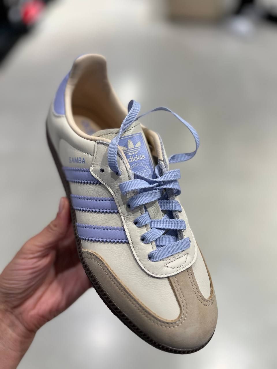 Кроссовки женские Adidas