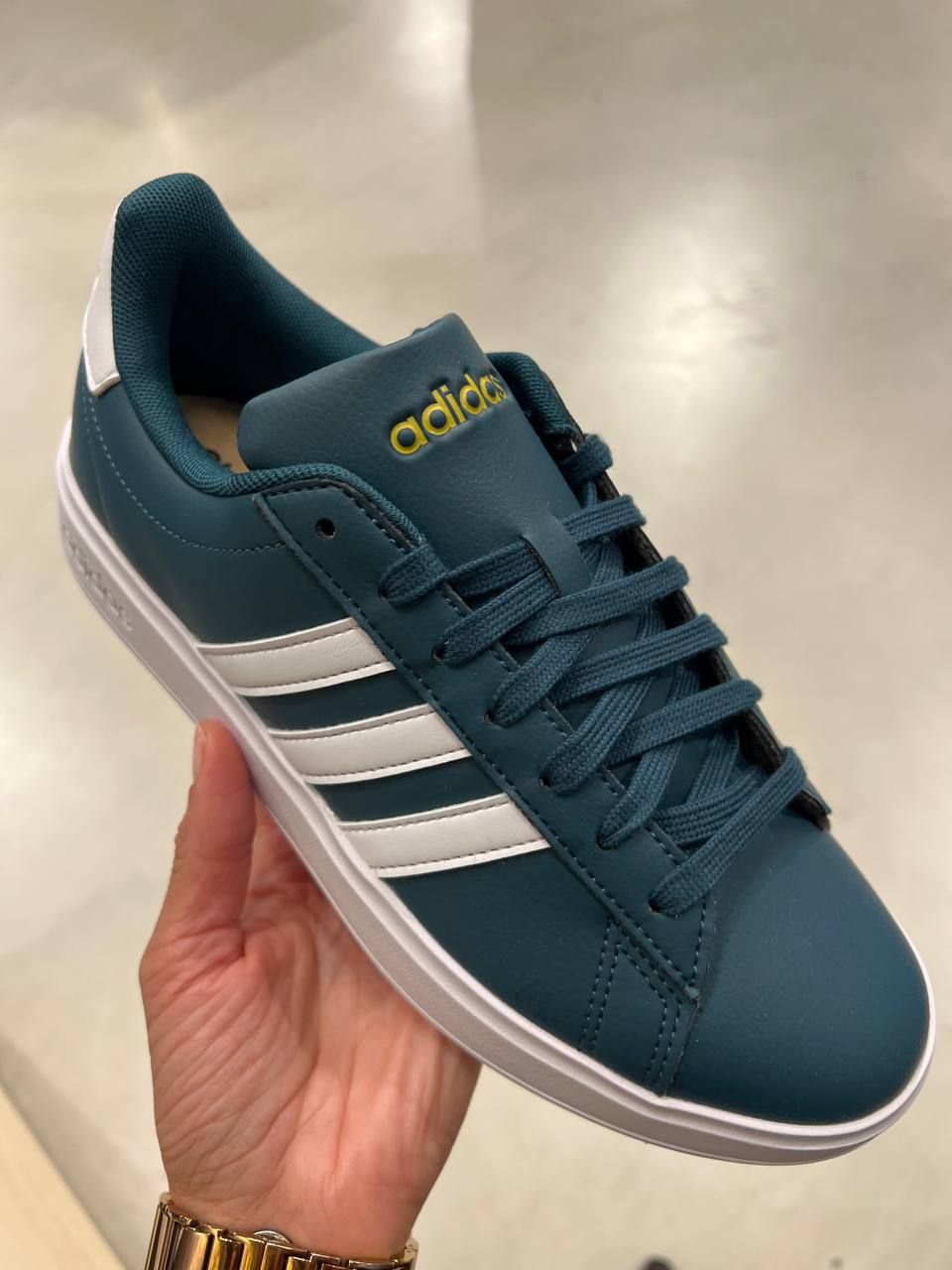 Кроссовки женские Adidas