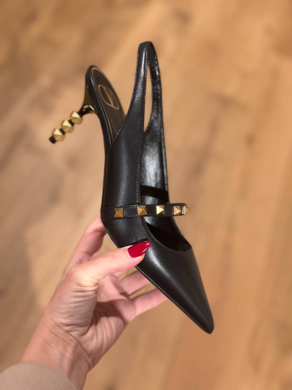 Слингбэки Valentino