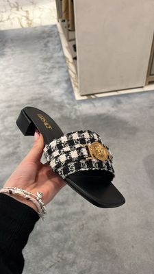 Шлепанцы Versace