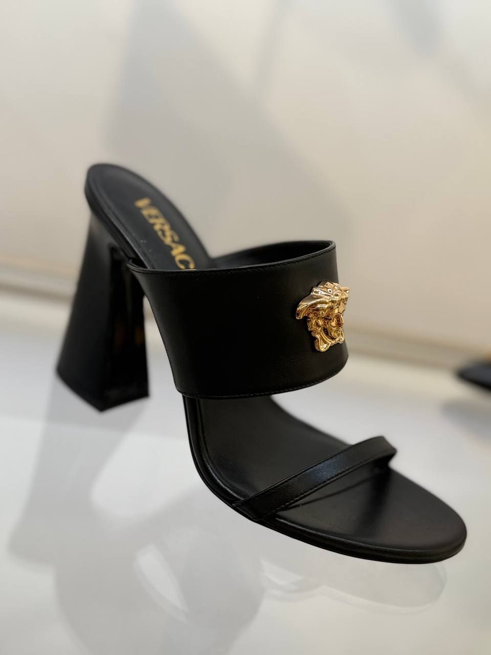 Босоножки Versace