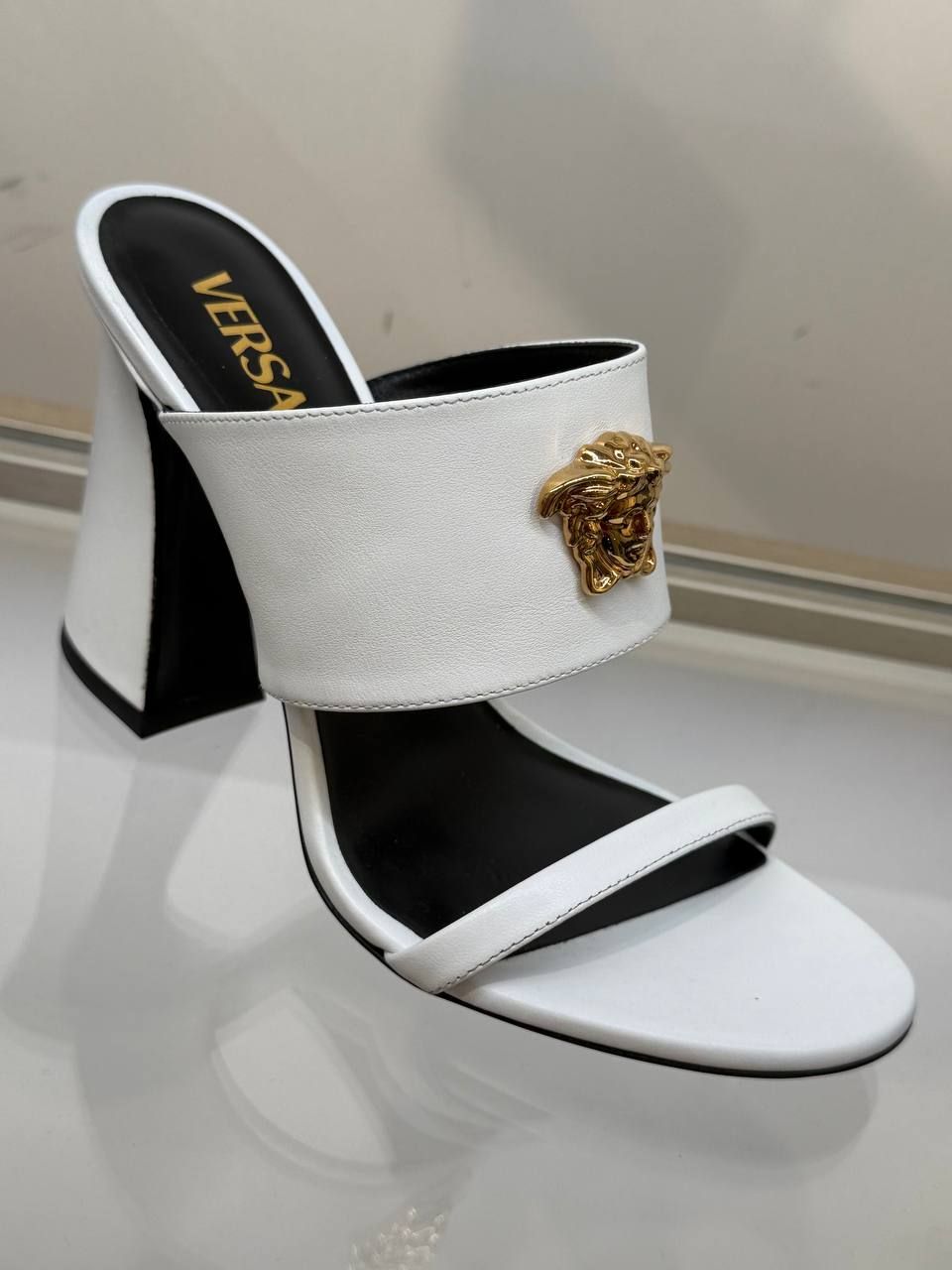 Босоножки Versace