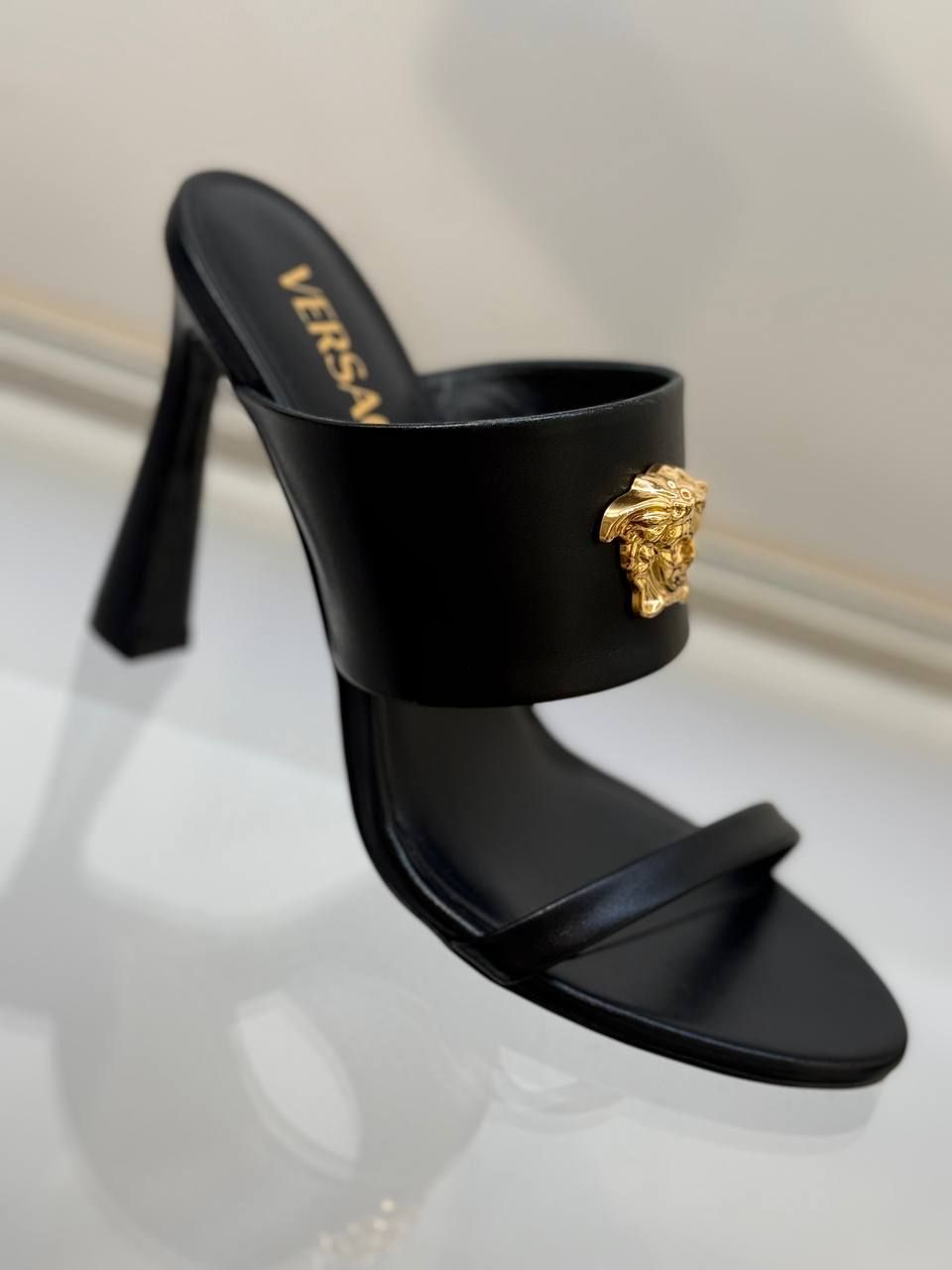 Босоножки Versace