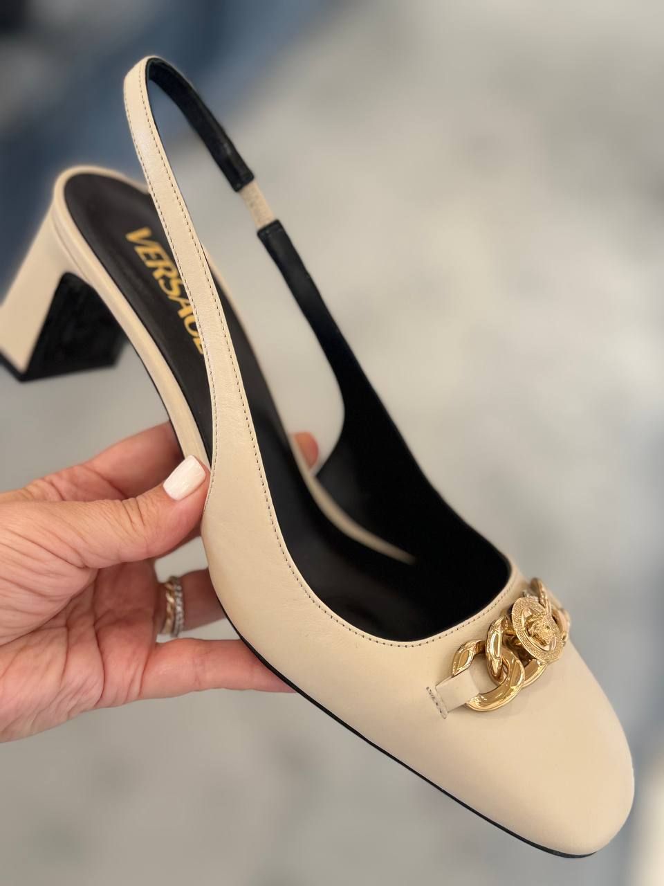 Слингбэки Versace