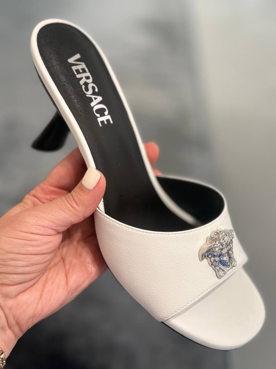 Босоножки Versace