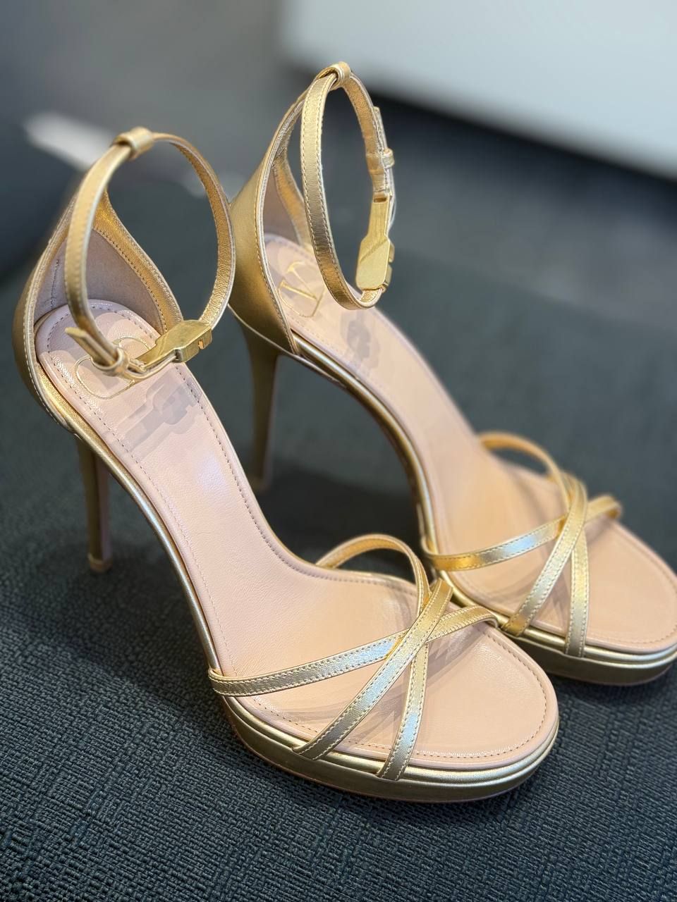 Босоножки Valentino