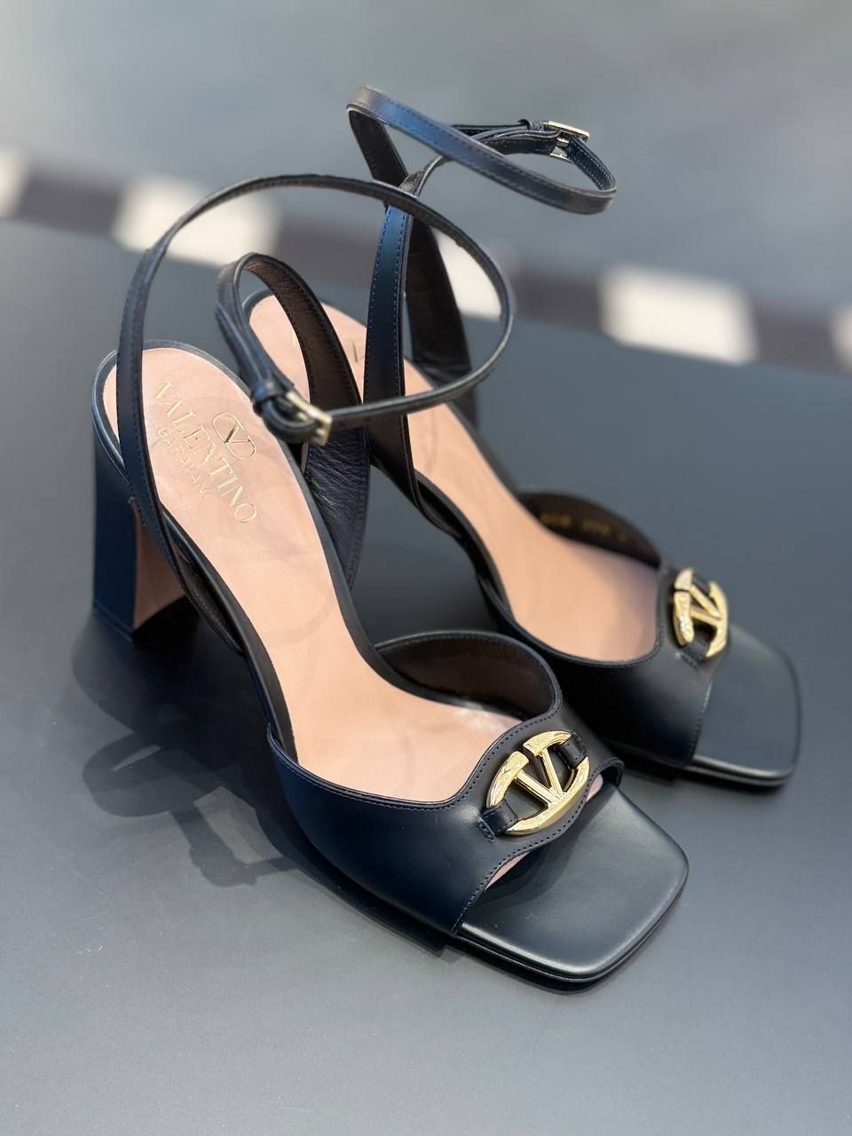 Босоножки Valentino