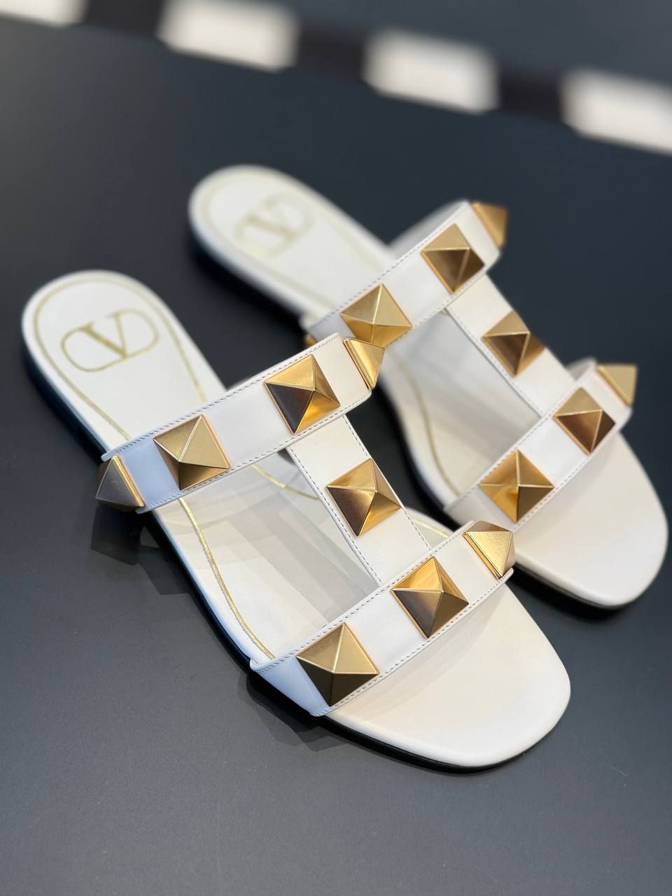 Шлепанцы Valentino