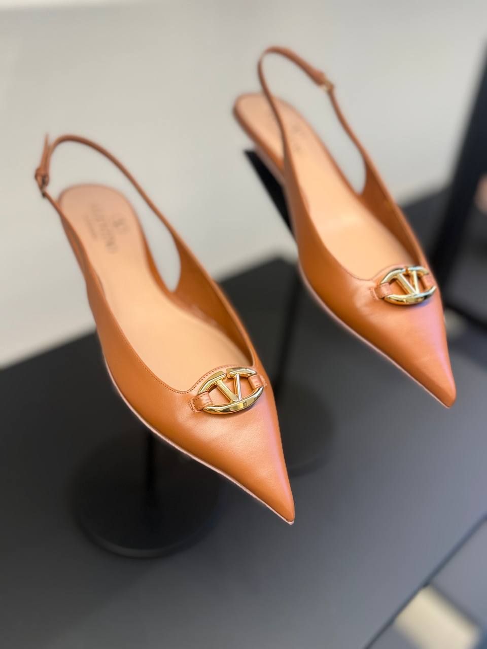 Слингбэки Valentino