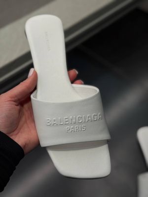 Шлепанцы Balenciaga
