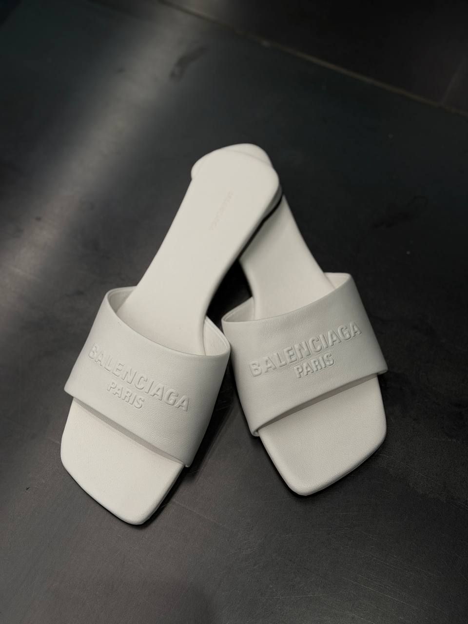 Шлепанцы Balenciaga