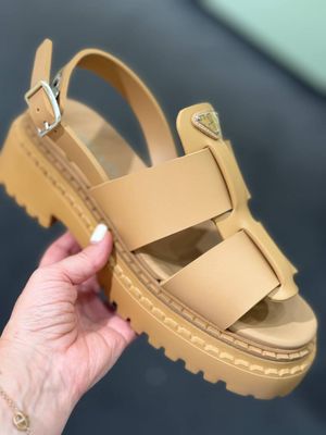 Сандалии Prada