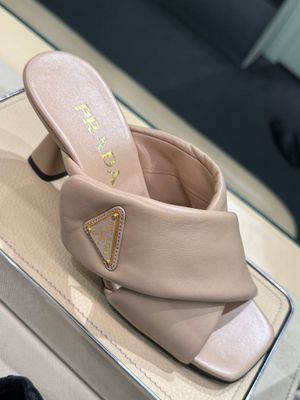 Босоножки Prada