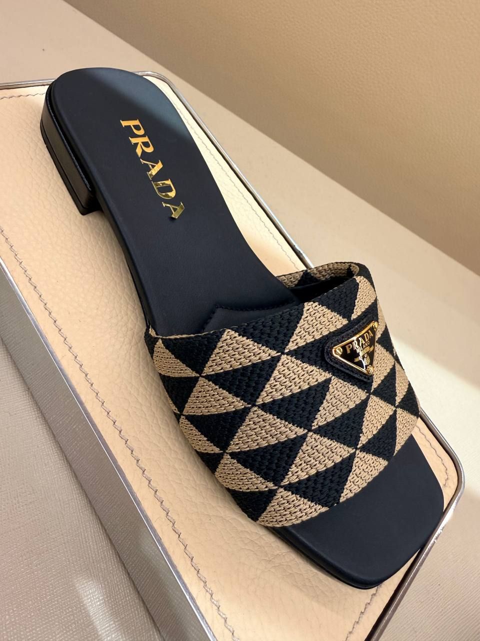 Шлепанцы Prada