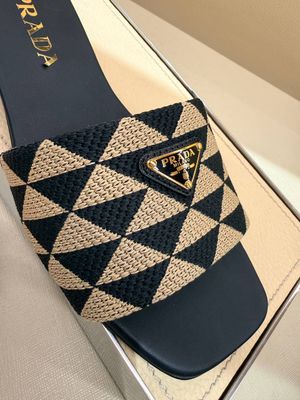 Шлепанцы Prada