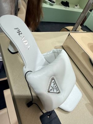 Босоножки Prada