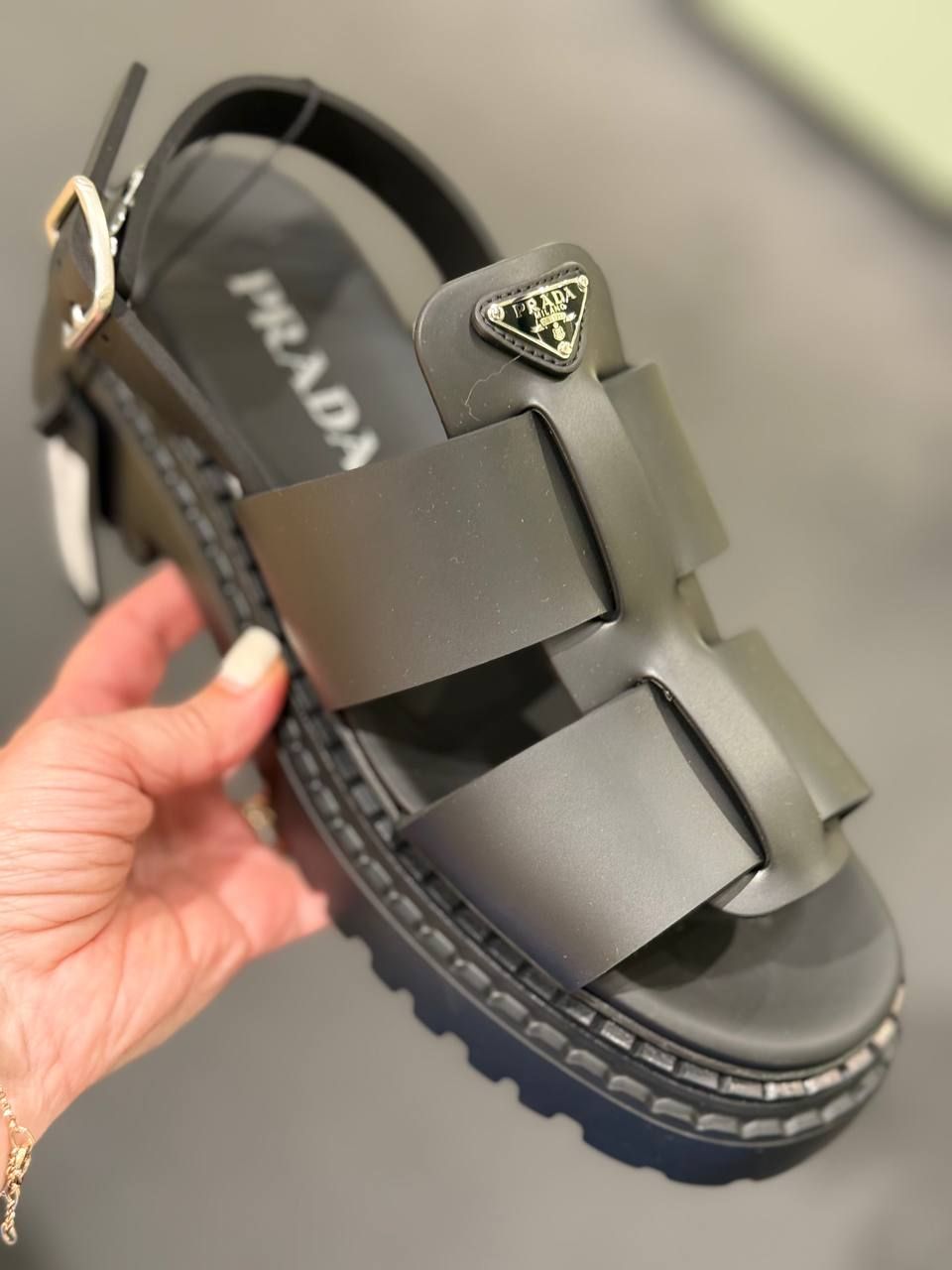Сандалии Prada