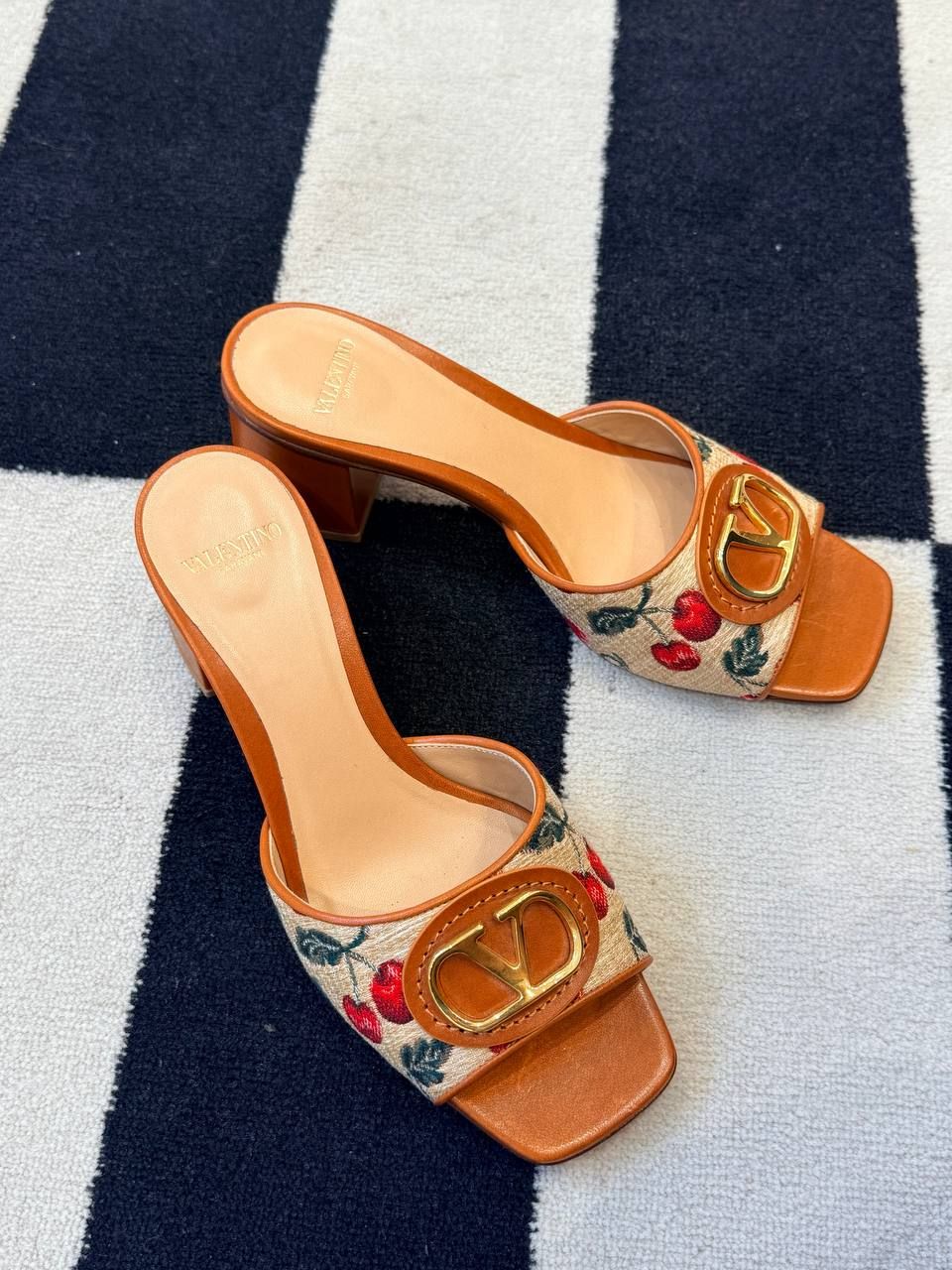 Босоножки Valentino