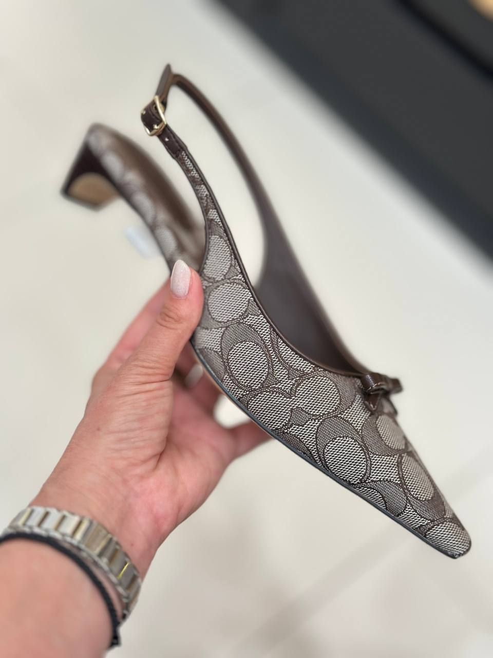 Слингбєки Coach