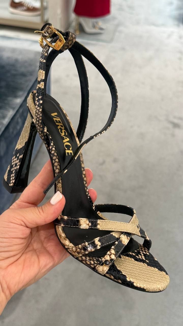 Босоножки Versace