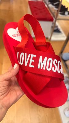Шлепанцы Moschino